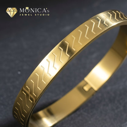 Geometric Engraved Gold Kada for Men – Modern Bracelet Kada